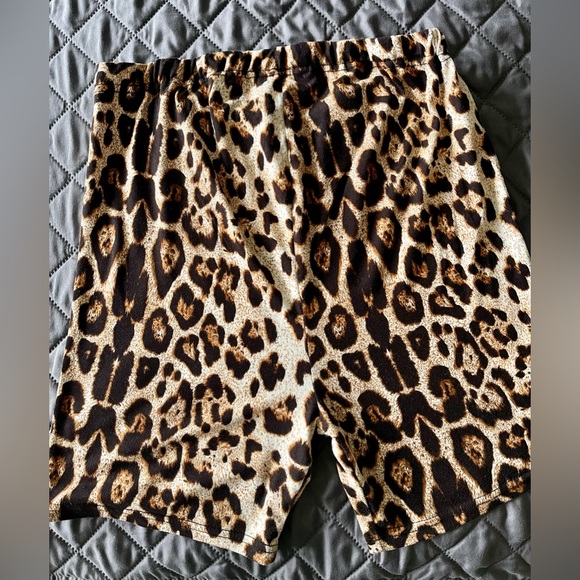 SHEIN Maternity Leopard Print Shirt & Shorts set - Picture 7 of 8